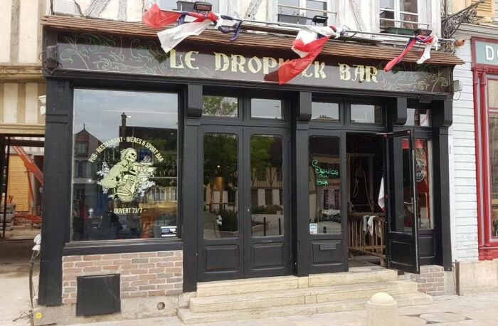 Le Dropkick bar