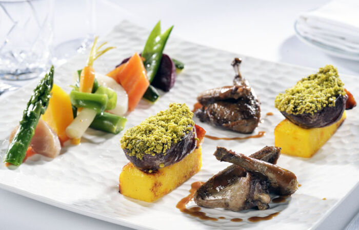 pigeon-d-onjon-origine-locale-pane-pistache.jpg Auberge du lac