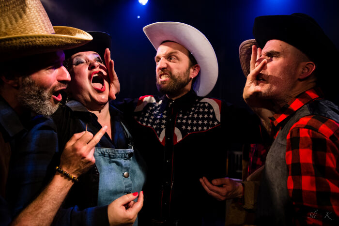 Chicken Ring – Compagnie La Poule_La Chapelle-Saint-Luc © bksine