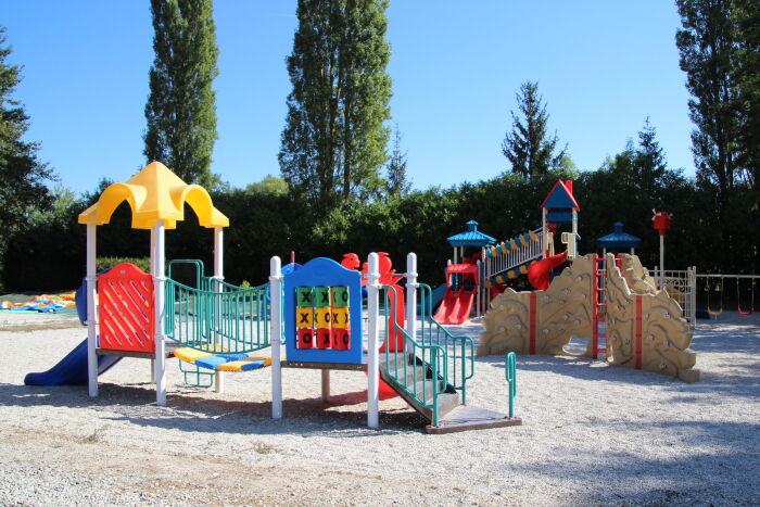 jeux pour enfants.JPG ©Les Terres Rouges