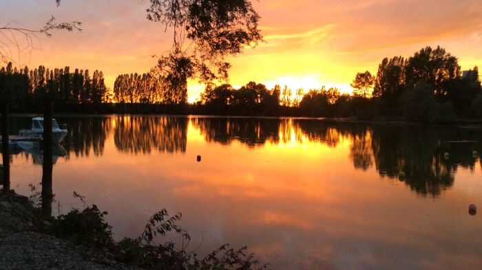 plan d'eau coucher de soleil.JPG ©Les Terres Rouges
