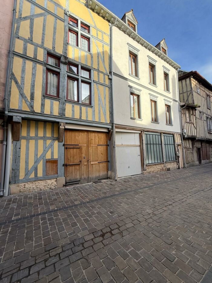 La Bâtisse vue de la rue Jack KALMI
