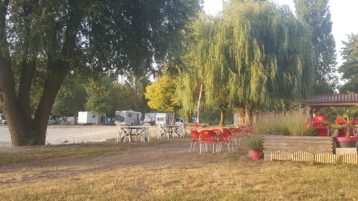 Terrain de camping.jpg ©Les Terres Rouges