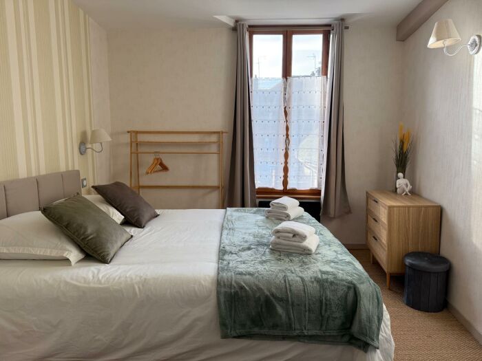Chambre appt T21 L'EVASION TROYENNE Jack KALMI
