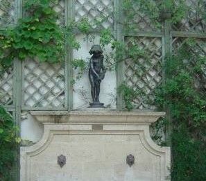 enfant à la fontaine.jpg © Troyes La Champagne Tourisme