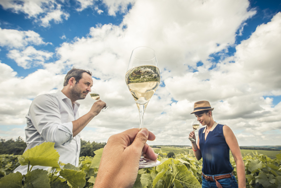 Dégustation dans les vignes - crédit Le Bonheur des gens 2