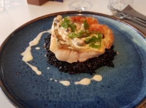 FILET DE SANDRE ACCOMPAGNE DE SON RIZ VENERE ET DE SA SAUCE AU CHAMPAGNE