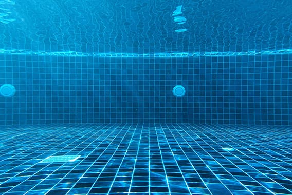 PIscine - clark-tai-nq18MYhxdGs-unsplash Piscine