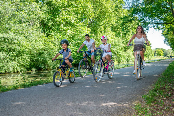 Fahrradweg_Famille-credit-sylvain-bordier