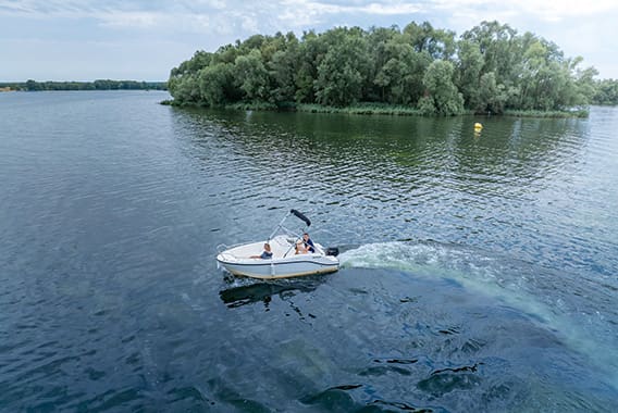 Balade en bateau lac Amance 1 - © Studio OG Balade en bateau lac Amance 1 - © Studio OG