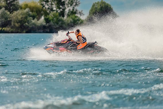Jet-Ski-lac-Amance,-Cyrielle-Bramm-11---©-Studio-OG jet ski Lac Amance