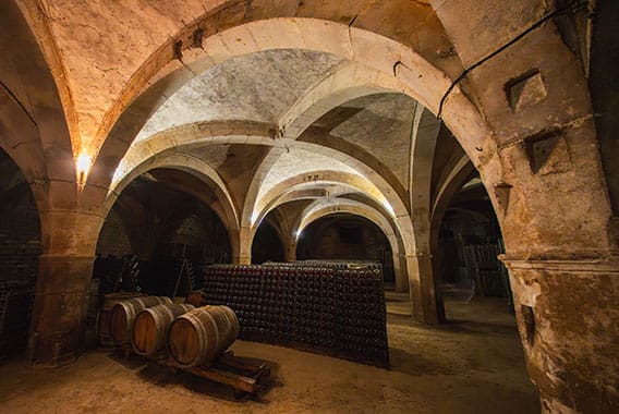 Champagne-Monial cave de champagne du 12e siècle